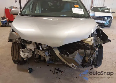 2018 Toyota Sienna Xle 8 Passenger z USA, uszkodzony, nr VIN 5TDYZ3DC7JS928336